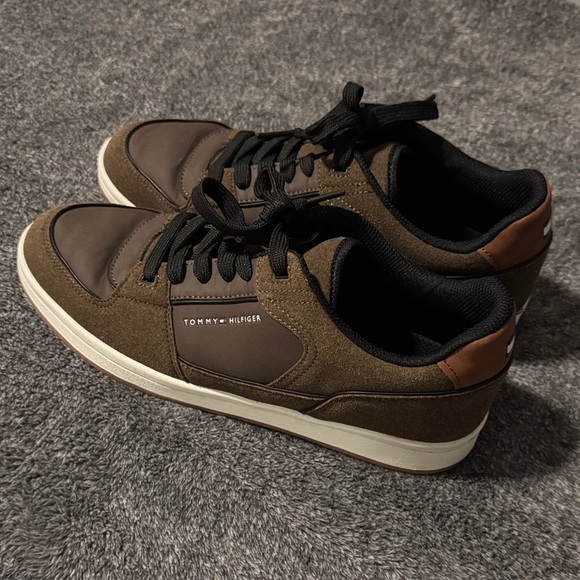 Tommy Hilfiger Men's Dark Brown and Tan Sneakers - Picture 1 of 6
